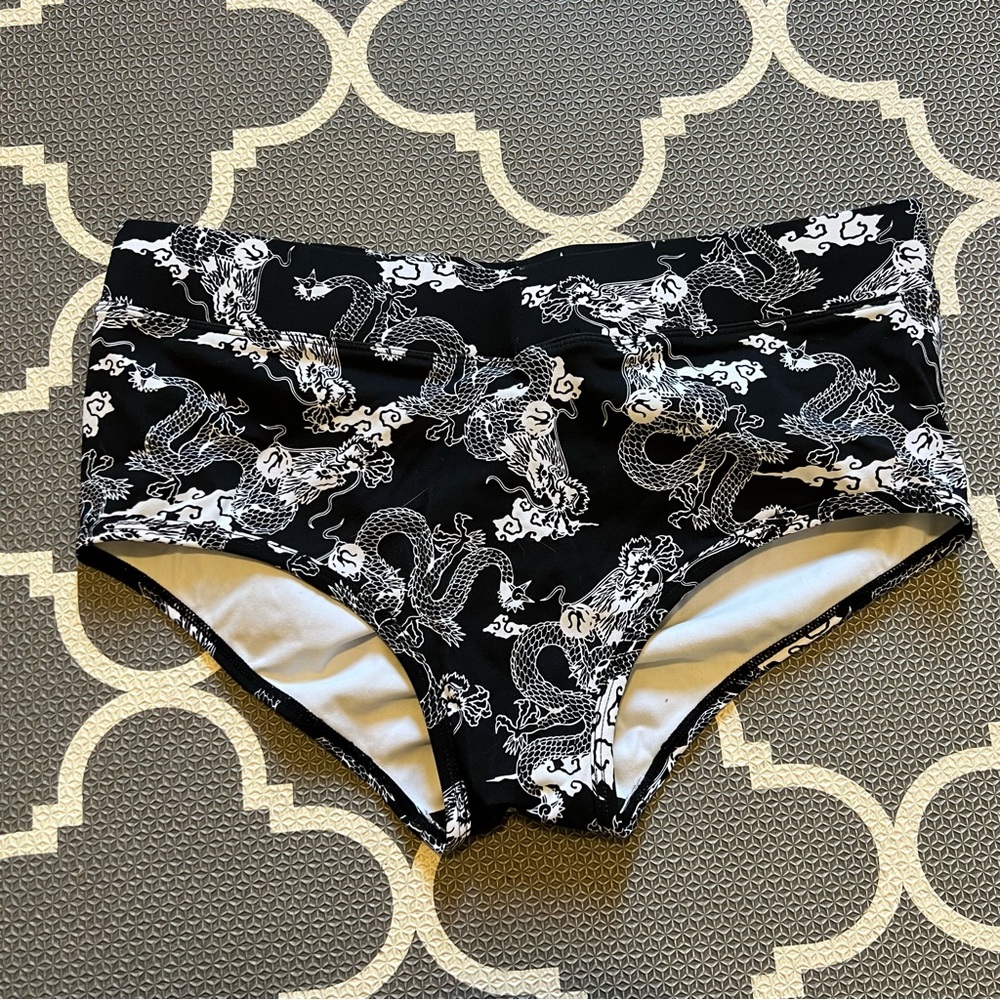 Creatures of XIX Dragon bottoms size M